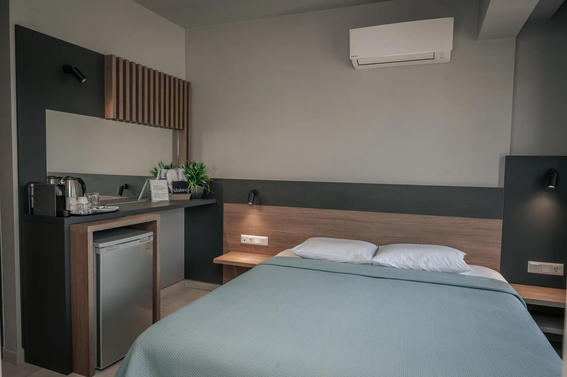 Tiara Holidays - Elizabeth Queen Luxury Rooms - Superior Double - bedroom